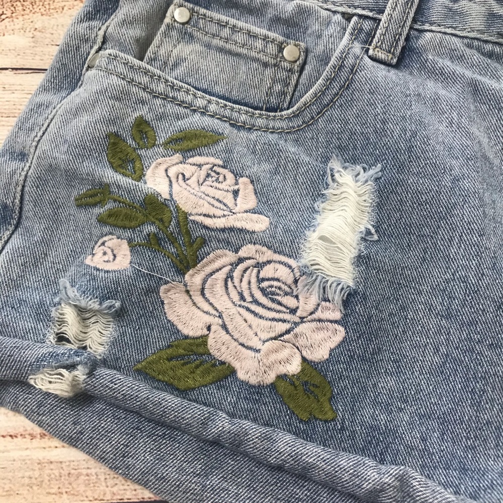 ETWO Jean Shorts - Size Medium - Picture 2 of 5